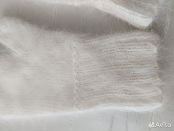 Варежки женские из ангоры белые