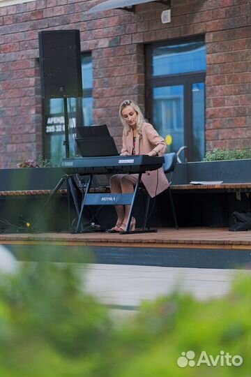 Пианистка на мероприятие