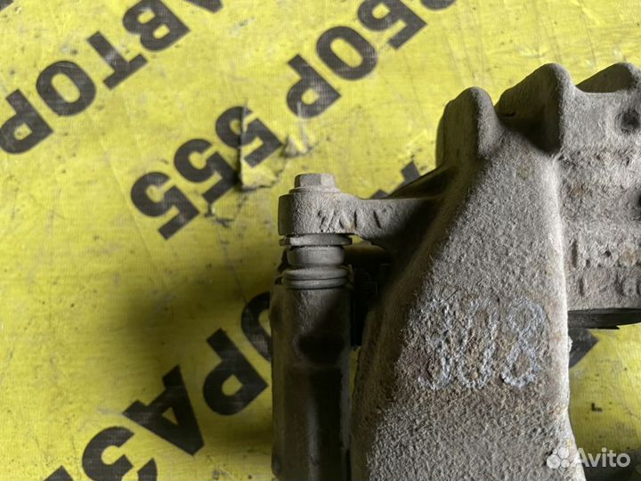 Суппорт передний левый Peugeot 308