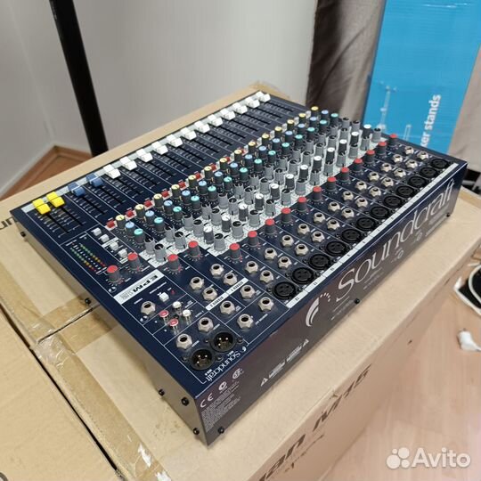 Микшерный пульт Soundcraft epm 12