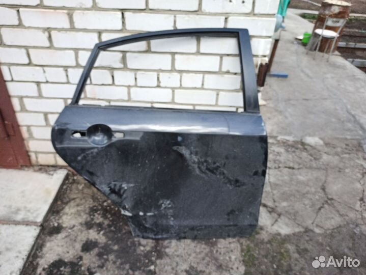 Продам дверь на ниссан альмеру