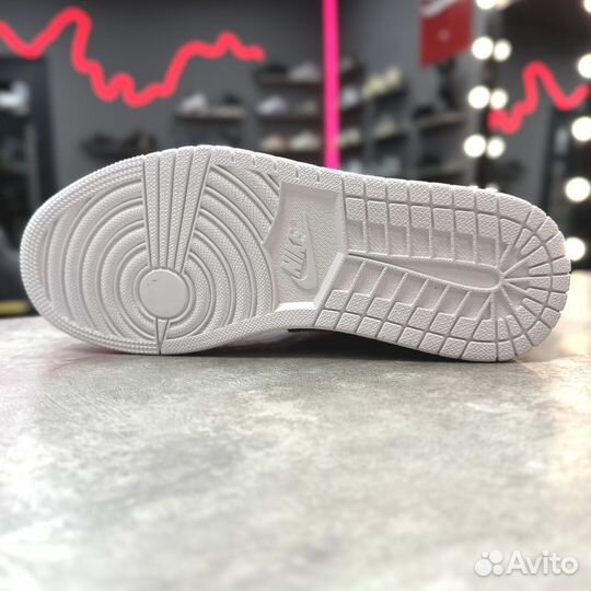 Кроссовки женские Nike Jordan 1 Low