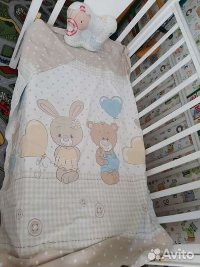 Детская кроватка с маятником в комплекте