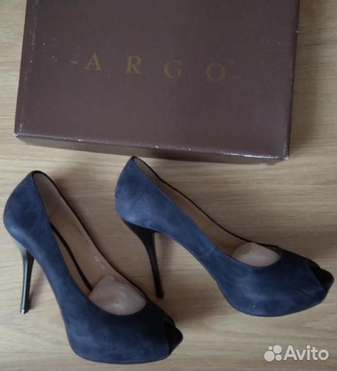 Босоножки новые