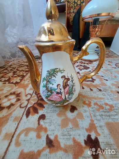Фарфоровый чайник