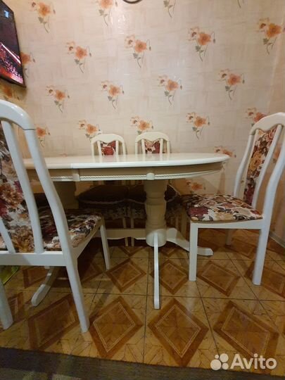 Стол обеденный и стулья
