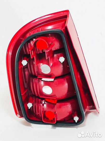 Фонарь правый задний в крыло Skoda Fabia 1