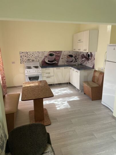 2-к. квартира, 60 м², 2/4 эт.