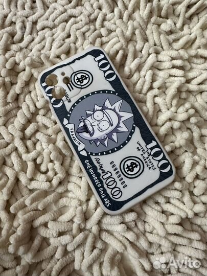 Чехлы на iPhone 12