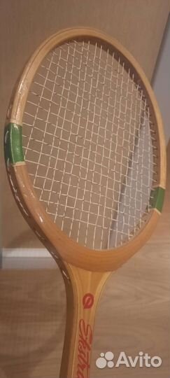 Теннисная ракетка
