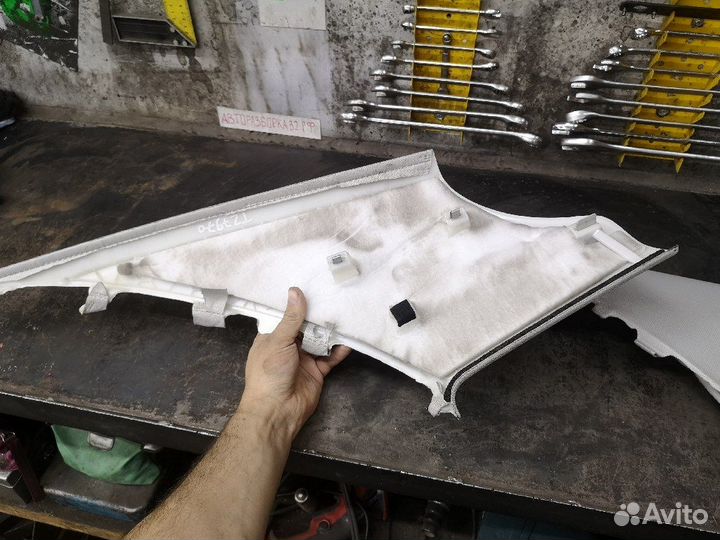 Обшивка задней стойки Audi A5 8T купэ