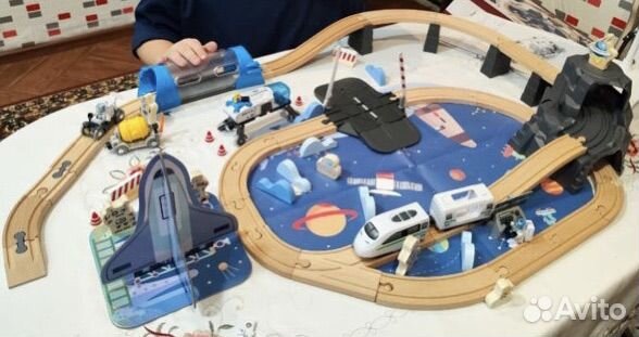 Деревянная дорога IKEA с электропоездом