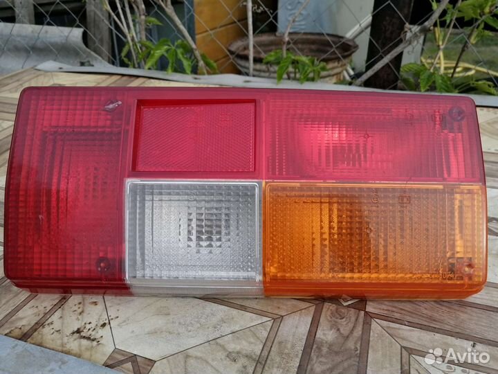 Задний правый фонарь ваз 2105