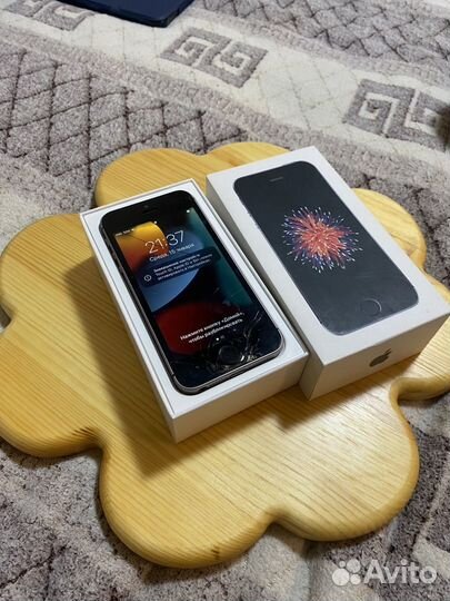 iPhone SE, 32 ГБ