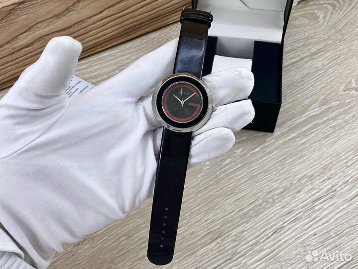 Женские часы Gucci