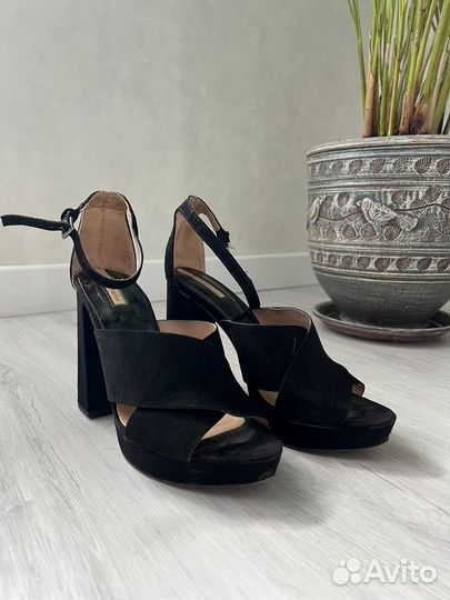 Босоножки stradivarius 37