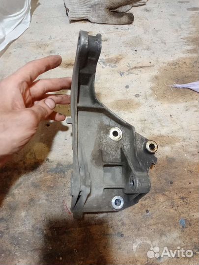 Кронштейн генератора granta