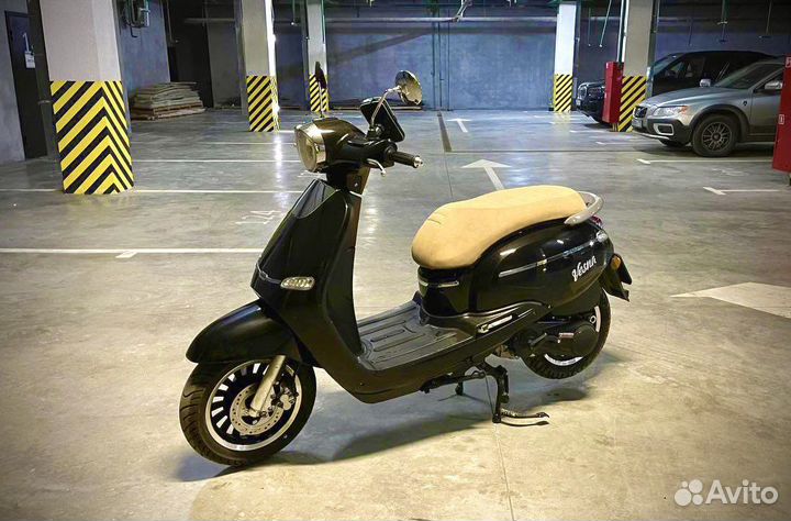 Скутер Minsk Vesna 125 + шлем, gps, цепь, чехол