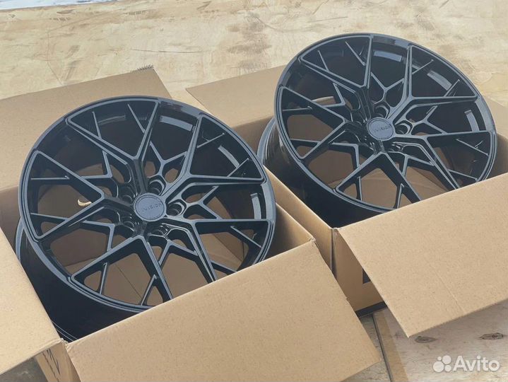 Диски R20 5*114.3 HRE FF10 Черный глянец gloss bla
