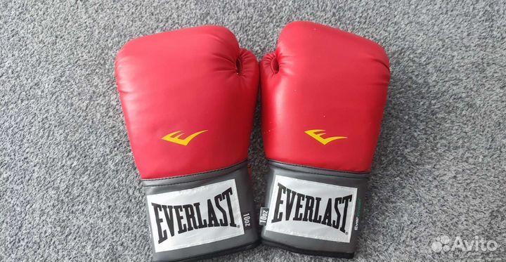 Боксерские перчатки everlast 10 oz