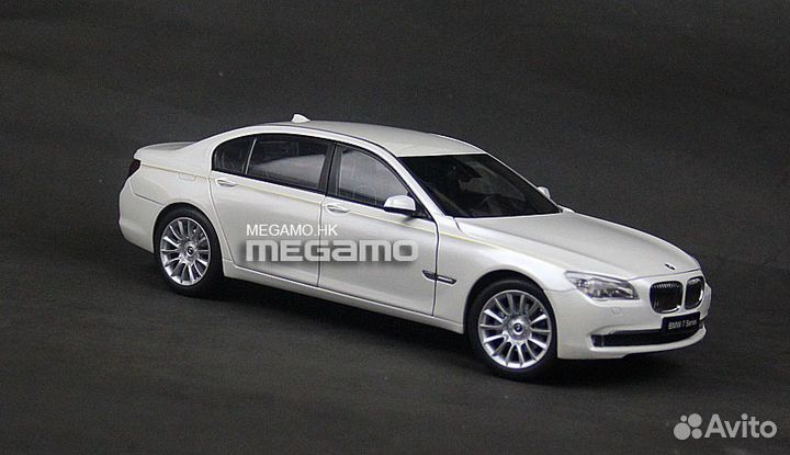 1/18 Kyosho BMW 760Li Белый цвет