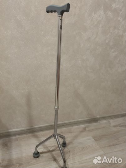 Трость трех опорная