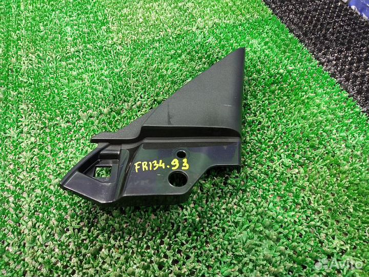 Уголок зеркала внутренний передний правый Nissan P