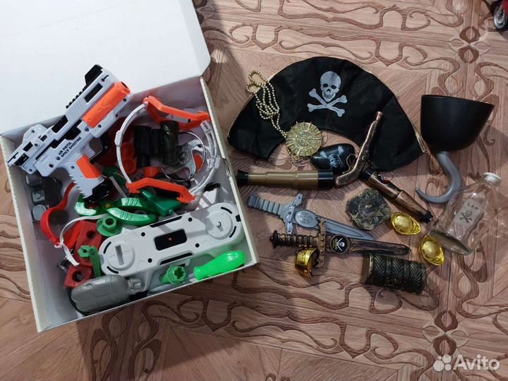 Много игрушек