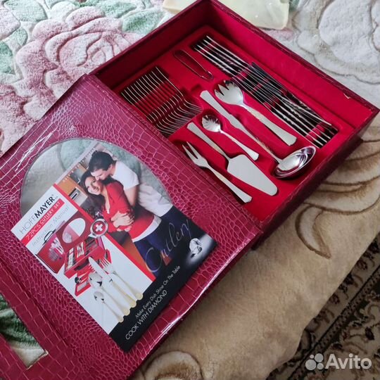 Столовые приборы в чемодане