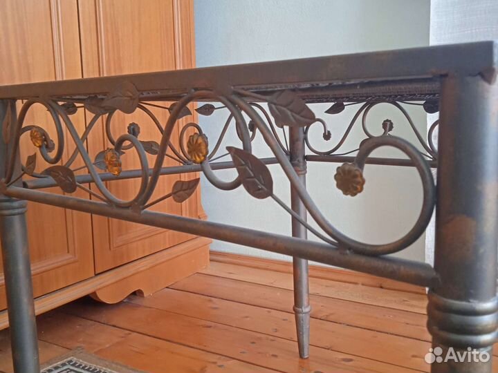 Кофейный / чайный столик