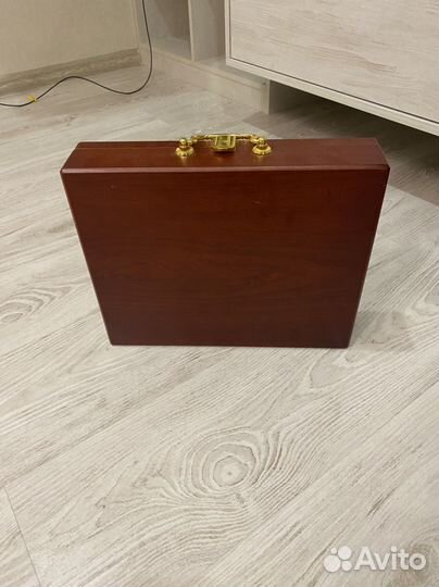 Гольф в деревянном кейсе