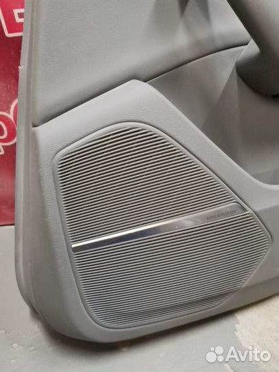 Обшивка двери задняя правая Audi Q7