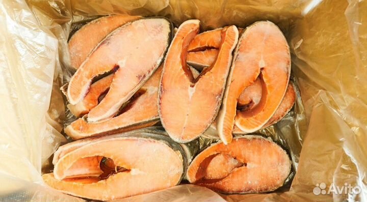 Стейк дв лосося и конечности краба Стригуна