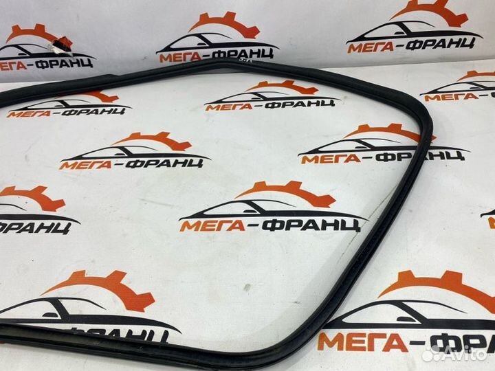 Уплотнительная резинка боковой двери задняя левая