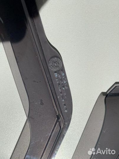 Обтекатель на рамку двери спереди passat B8