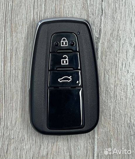 Смарт ключ Toyota Camry v70