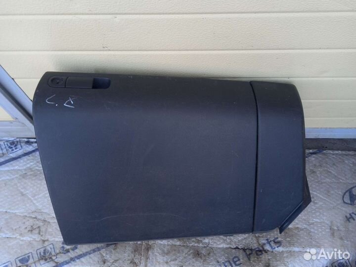 Мазда 3 вк 2007г - крышка бардачка