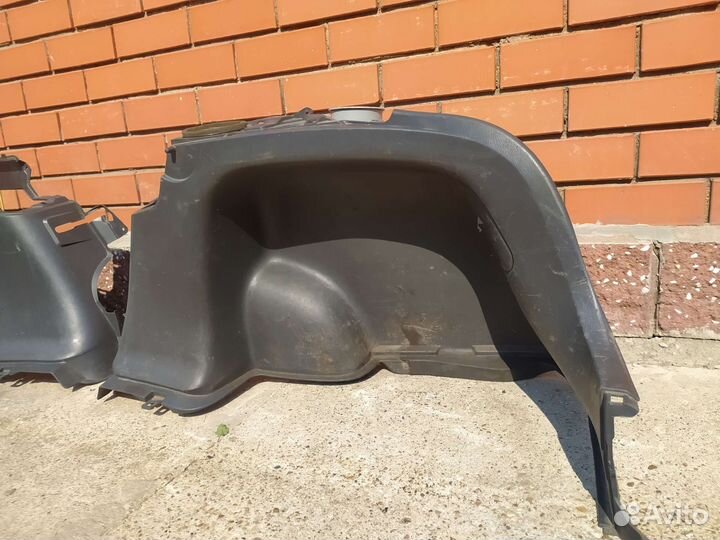 Обшивка багажника Toyota Corolla HB EE111