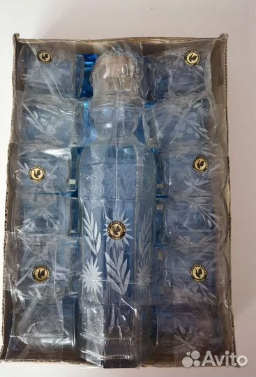 Графин с рюмками