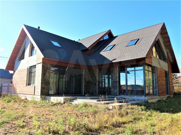 Дом 270 м² на участке 10,5 сот.