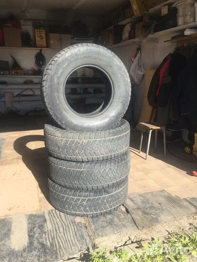 Bridgestone Blizzak DM-V2 7/70 R16