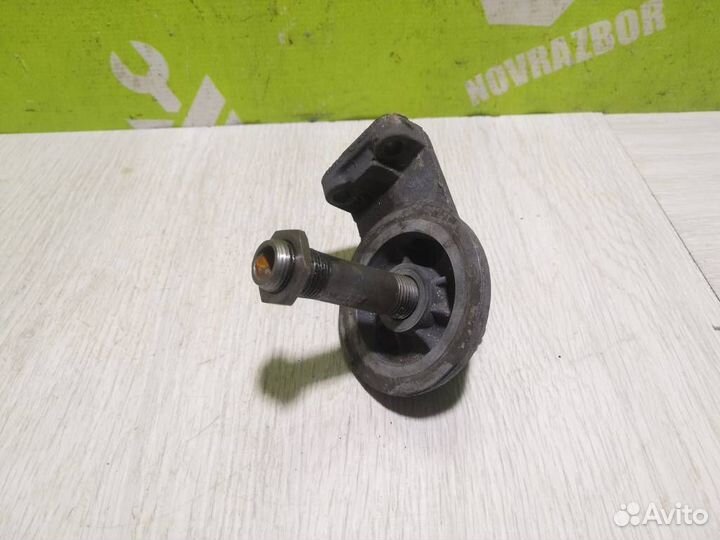 Кронштейн масляного фильтра Фольксваген Пассат Б3