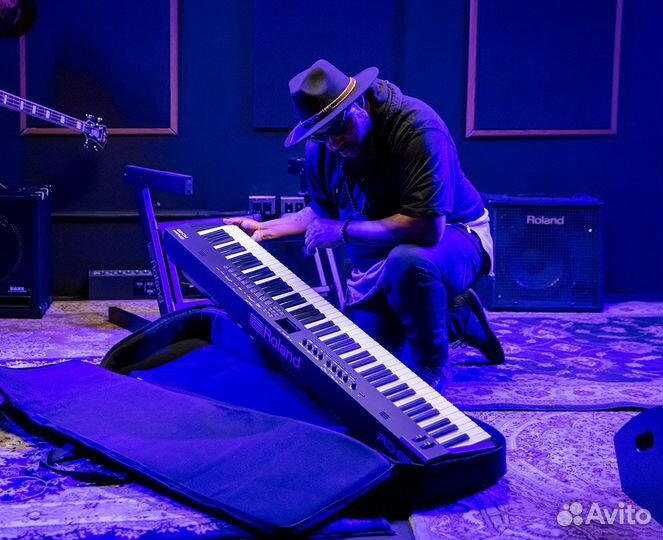 Цифровое пианино Roland + Аксессуары