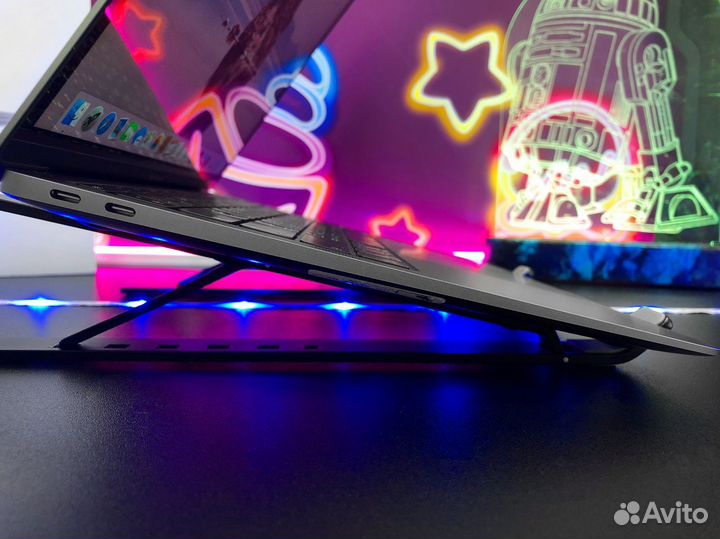 Яркий и стильный MacBook Air