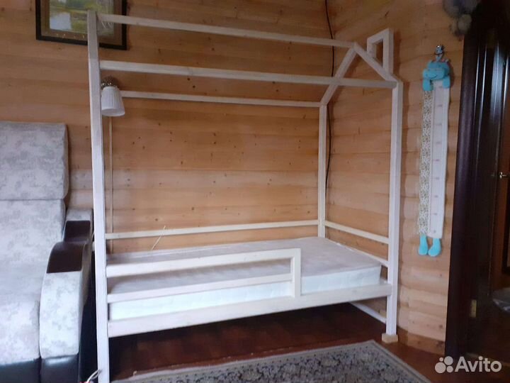 Детская кровать домик