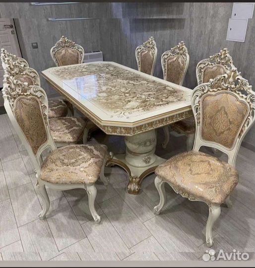 Кухонный стол и стулья