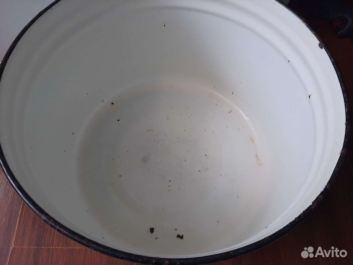 Кастрюля эмалированная