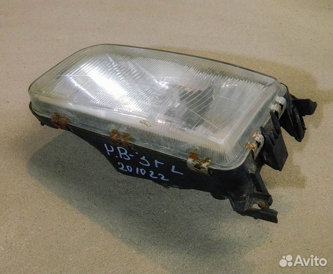Фара левая VW Passat B3