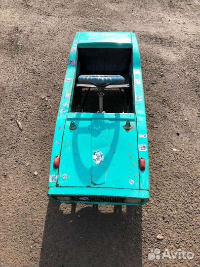 Педальная машинка