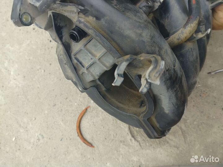 Впускной коллектор Volkswagen Polo Sedan